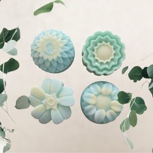 Handmade Goats Milk Soaps Spring Blooms. 2/$15 random flowers. Lemon scent